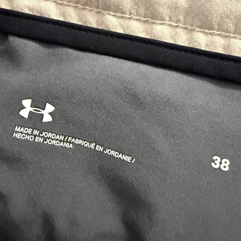 Under Armour Men's Tan Chino Golf Shorts Size 38 UA Tech Flat Front Stretch‎